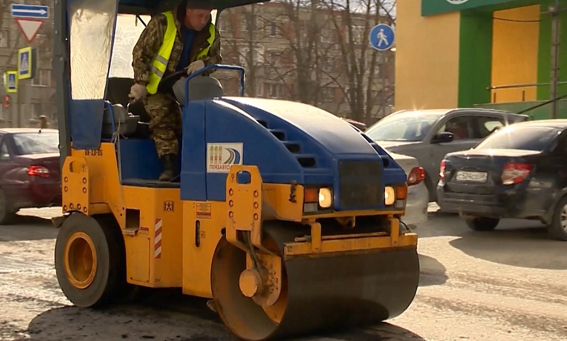 В Пензе приступили к мелкоямочному ремонту дороги на улице Ставского